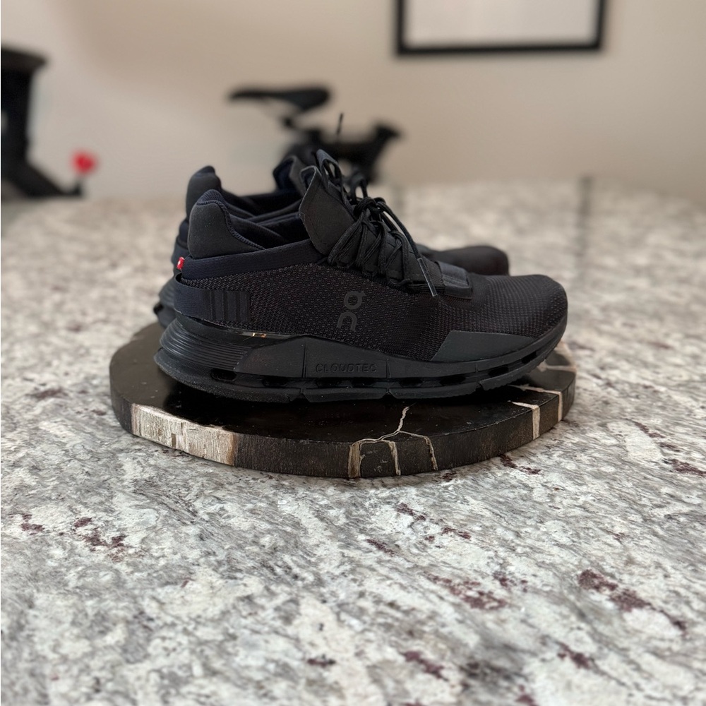 On Cloud Couldnova Black Sneakers